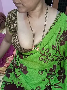 Snapshot of KannadaTamilTeluguBeauty chatting on 06/19/26, 03:18 KannadaTamilTeluguBeauty online show from 06/19/26, 03:18