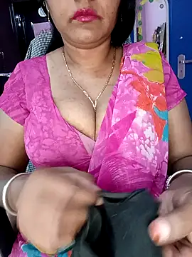 Snapshot of KannadaTamilTeluguBeauty chatting on 01/13/26, 07:56 KannadaTamilTeluguBeauty online show from 01/13/26, 07:56