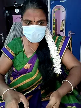 Snapshot of KannadaTamilTeluguBeauty chatting on 02/16/26, 10:58 KannadaTamilTeluguBeauty online show from 02/16/26, 10:58