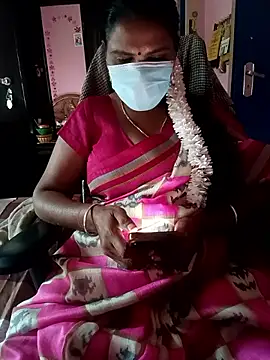 Snapshot of KannadaTamilTeluguBeauty chatting on 02/13/26, 10:26 KannadaTamilTeluguBeauty online show from 02/13/26, 10:26