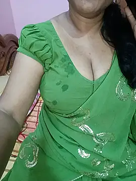 Snapshot of KannadaTamilTeluguBeauty chatting on 06/20/26, 06:02 KannadaTamilTeluguBeauty online show from 06/20/26, 06:02