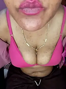 Snapshot of KannadaTamilTeluguBeauty chatting on 01/13/26, 08:13 KannadaTamilTeluguBeauty online show from 01/13/26, 08:13