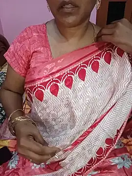 Snapshot of KannadaTamilTeluguBeauty chatting on 06/28/26, 01:28 KannadaTamilTeluguBeauty online show from 06/28/26, 01:28