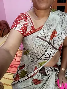 Snapshot of KannadaTamilTeluguBeauty chatting on 06/17/26, 07:46 KannadaTamilTeluguBeauty online show from 06/17/26, 07:46