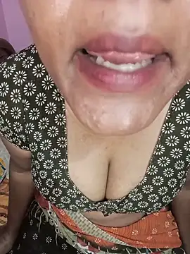 Snapshot of KannadaTamilTeluguBeauty chatting on 06/23/26, 01:25 KannadaTamilTeluguBeauty online show from 06/23/26, 01:25