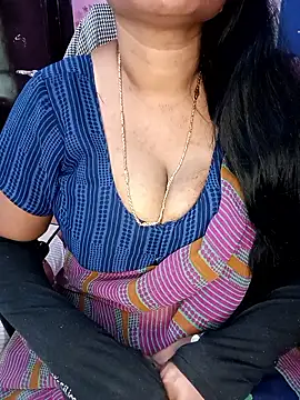 Snapshot of KannadaTamilTeluguBeauty chatting on 02/08/26, 06:00 KannadaTamilTeluguBeauty online show from 02/08/26, 06:00