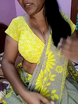 Snapshot of KannadaTamilTeluguBeauty chatting on 02/20/26, 12:51 KannadaTamilTeluguBeauty online show from 02/20/26, 12:51