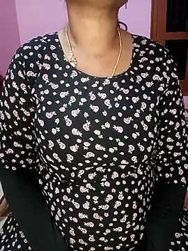 Snapshot of KannadaTamilTeluguBeauty chatting on 02/10/26, 02:16 KannadaTamilTeluguBeauty online show from 02/10/26, 02:16