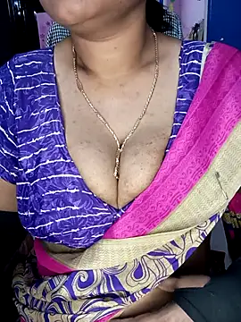 Snapshot of KannadaTamilTeluguBeauty chatting on 01/12/26, 01:29 KannadaTamilTeluguBeauty online show from 01/12/26, 01:29