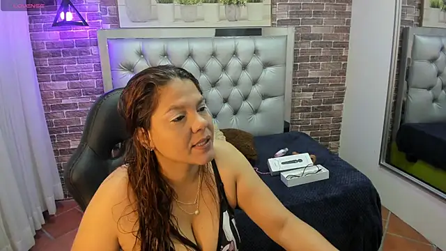 Snapshot of eva_sk chatting on 10/23/25, 10:58 eva sk online show from 10/23/25, 10:58