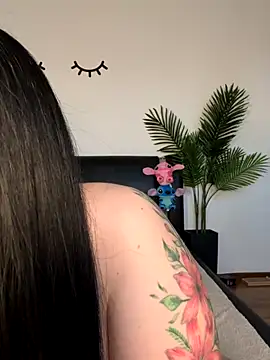 Snapshot of Andrestarr chatting on 09/21/25, 03:39 Andrestarr online show from 09/21/25, 03:39