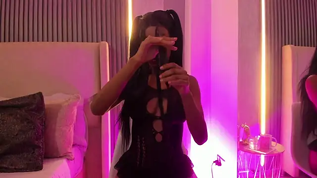 AishaValcazar online show from 09/30/25, 03:23