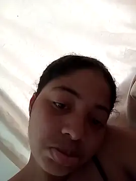 Snapshot of Camila-18w chatting on 10/29/25, 01:43 Camila-18w online show from 10/29/25, 01:43