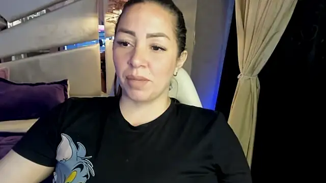 alexiaystive3 online show from 10/01/25, 04:00