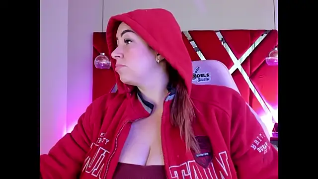 alexiaystive3 online show from 09/30/25, 04:02
