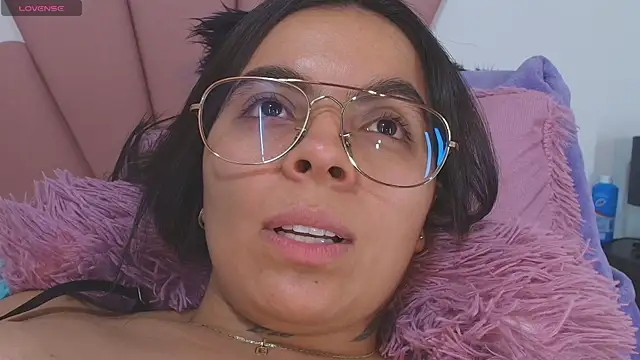 hillary joness online show from 09/12/25, 02:01