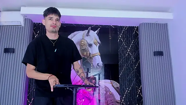 Snapshot of Iam_Steven chatting on 11/28/25, 11:32 Iam Steven online show from 11/28/25, 11:32