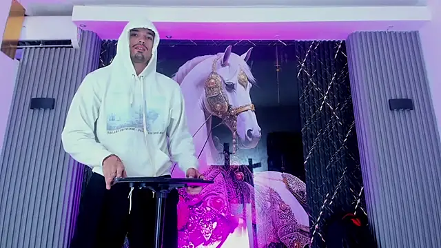 Snapshot of Iam_Steven chatting on 11/10/25, 12:21 Iam Steven online show from 11/10/25, 12:21