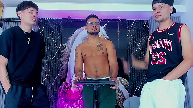 Snapshot of Iam_Steven chatting on 11/24/25, 01:22 Iam Steven online show from 11/24/25, 01:22