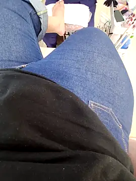 Aliciabloom online show from 11/16/25, 06:45