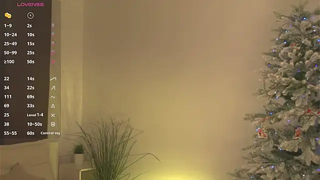 Snapshot of ellliefrost chatting on 12/04/25, 04:44 ellliefrost online show from 12/04/25, 04:44