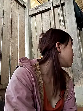 Snapshot of bonnie-00 chatting on 02/12/26, 03:39 bonnie-00 online show from 02/12/26, 03:39