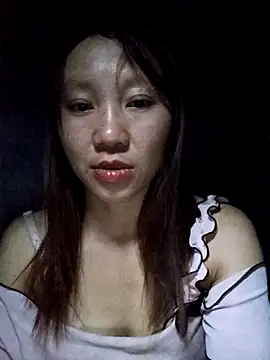 Snapshot of bonnie-00 chatting on 05/06/26, 02:43 bonnie-00 online show from 05/06/26, 02:43