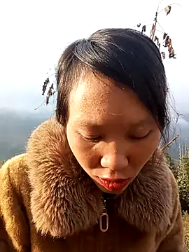 bonnie-00 online show from 12/17/25, 09:03