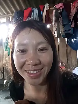Snapshot of bonnie-00 chatting on 05/04/26, 11:40 bonnie-00 online show from 05/04/26, 11:40