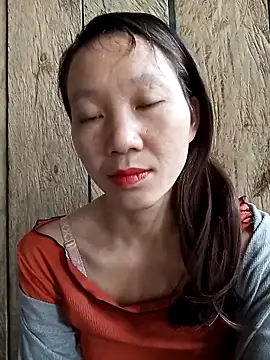 bonnie-00 online show from 10/24/25, 01:26