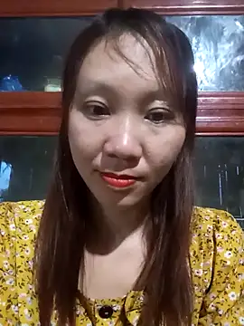 Snapshot of bonnie-00 chatting on 05/17/26, 11:43 bonnie-00 online show from 05/17/26, 11:43