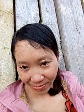 Snapshot of bonnie-00 chatting on 12/22/25, 02:33 bonnie-00 online show from 12/22/25, 02:33