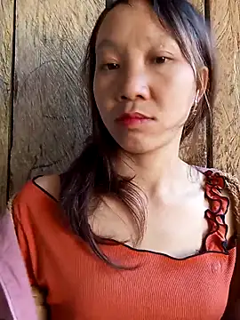 bonnie-00 online show from 11/28/25, 06:02