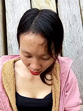 bonnie-00 online show from 10/31/25, 01:46