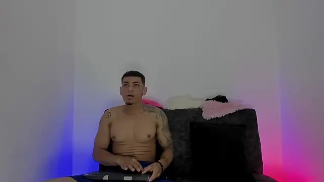 maykel and mike online show from 10/10/25, 02:40