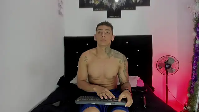 maykel and mike online show from 12/22/25, 10:37