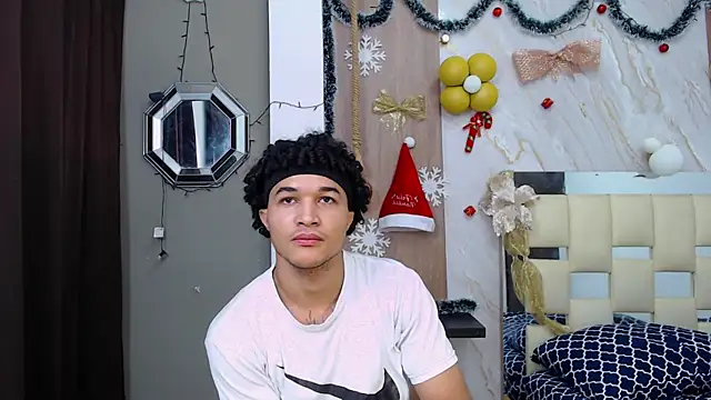 Snapshot of fire_drako_ chatting on 12/22/25, 02:33 fire drako online show from 12/22/25, 02:33