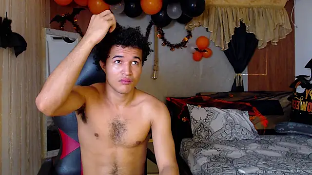 Snapshot of fire_drako_ chatting on 10/20/25, 06:19 fire drako online show from 10/20/25, 06:19