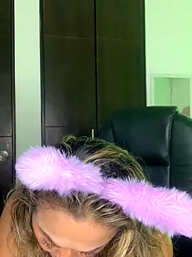 BunnyGlow50 online show from 11/25/25, 03:18