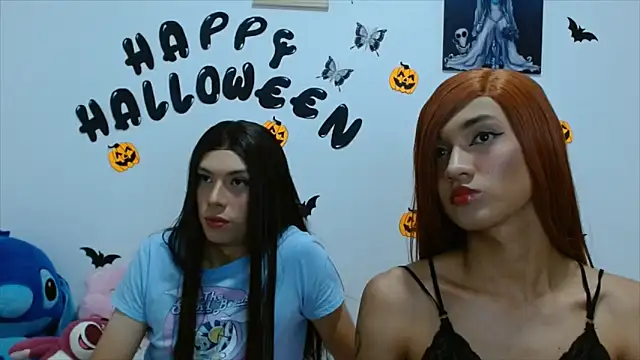 PinkLuna LolaBloom online show from 10/31/25, 10:34