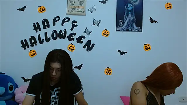 PinkLuna LolaBloom online show from 10/27/25, 11:55