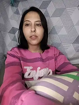 Snapshot of melzinhah03 chatting on 06/20/26, 01:32 melzinhah03 online show from 06/20/26, 01:32
