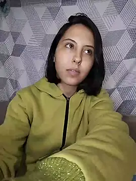 Snapshot of melzinhah03 chatting on 06/16/26, 12:21 melzinhah03 online show from 06/16/26, 12:21