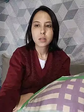 Snapshot of melzinhah03 chatting on 06/11/26, 03:03 melzinhah03 online show from 06/11/26, 03:03