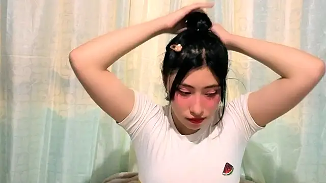 Sullyoonn online show from 11/12/25, 11:30