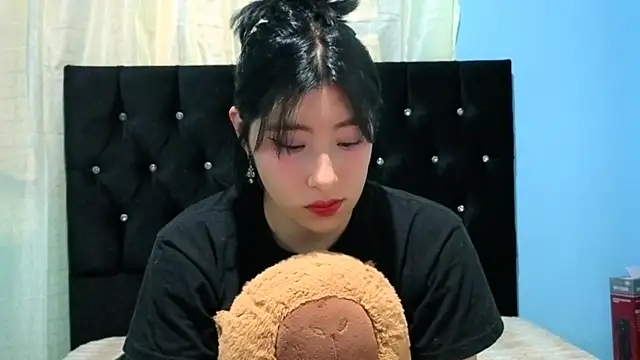 Snapshot of Sullyoonn chatting on 10/14/25, 01:17 Sullyoonn online show from 10/14/25, 01:17