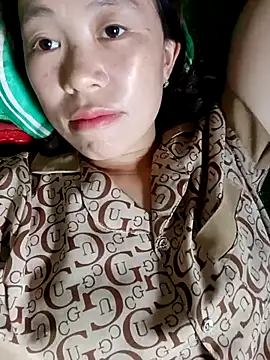 Snapshot of lyuyenkk chatting on 10/18/25, 07:43 lyuyenkk online show from 10/18/25, 07:43