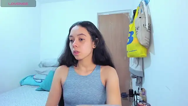 Annie rosse1017 online show from 10/28/25, 04:13