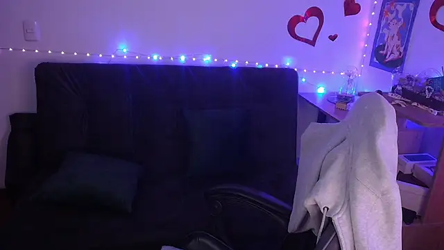 Miacatsito3 online show from 04/17/26, 04:04