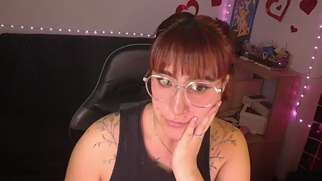 Snapshot of Miacatsito3 chatting on 05/26/26, 04:10 Miacatsito3 online show from 05/26/26, 04:10